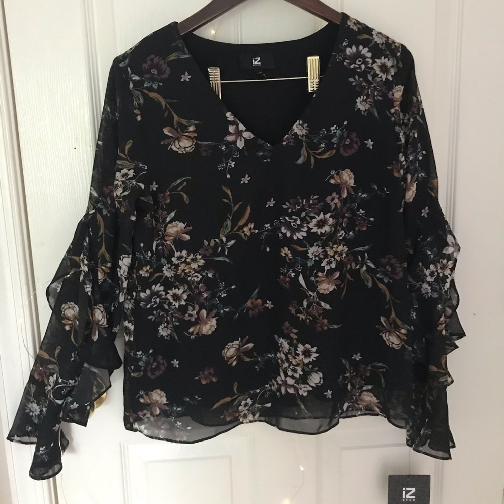 Floral flowy top